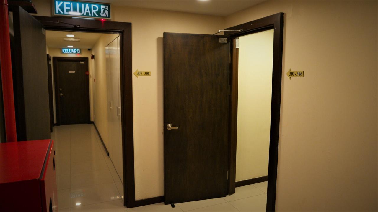Transit Hotel Лабуан Экстерьер фото