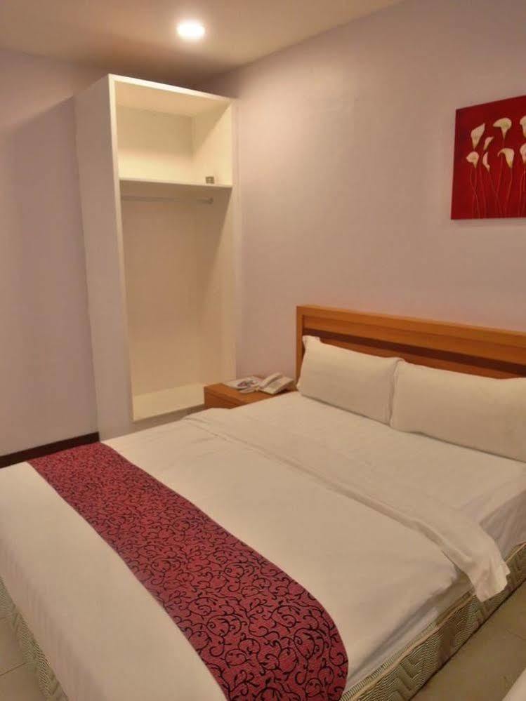 Transit Hotel Лабуан Экстерьер фото